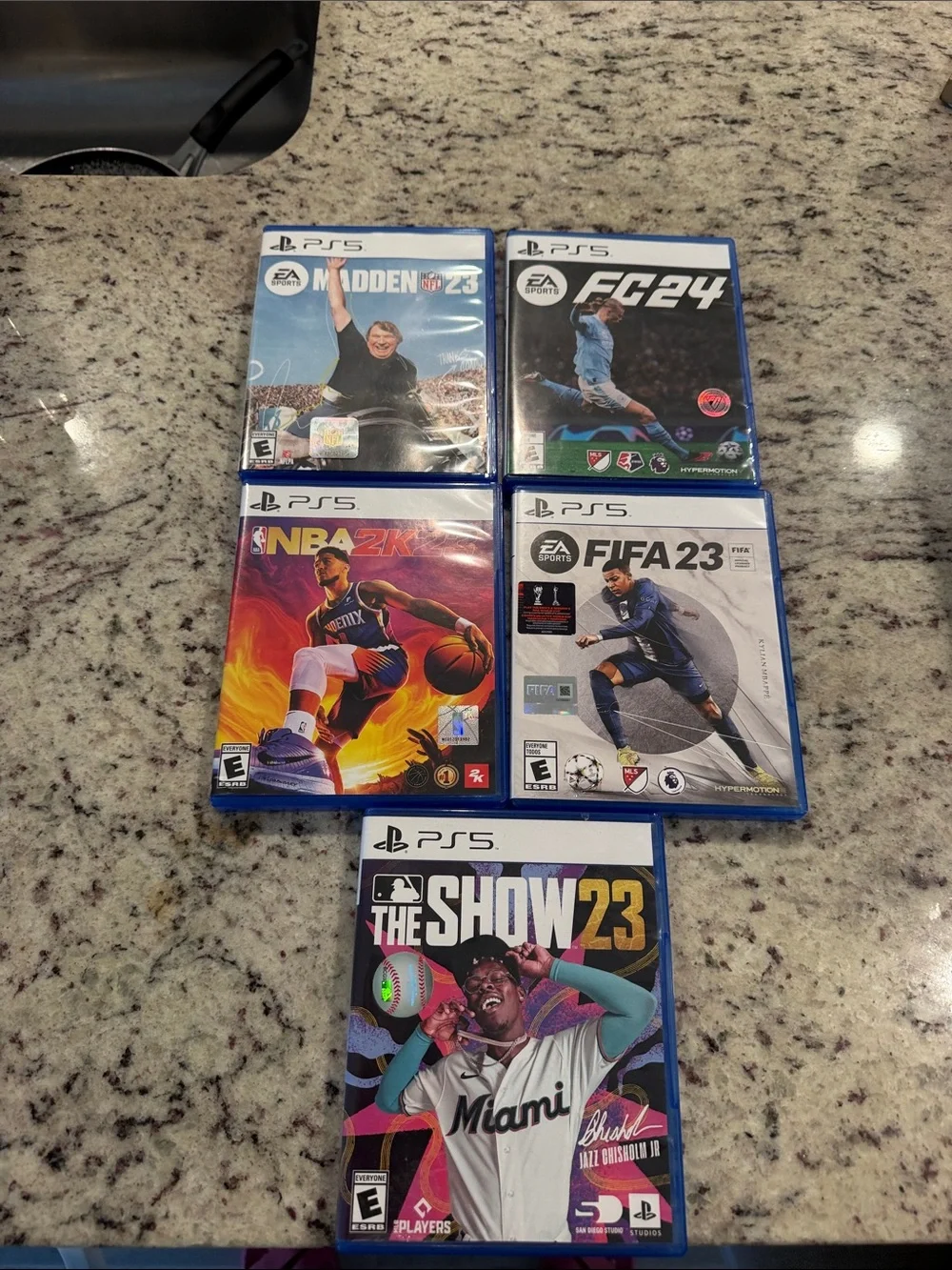 PS5 5 pc bundle. Fifa23, FC24 Madden 23 NBA 2k23 The show 23 video games